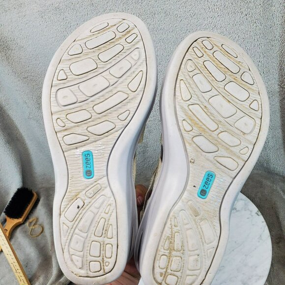 Bzees Shoes Womens Size 9 Duet Gray Sandals With Arch Support - Picture 8 of 9